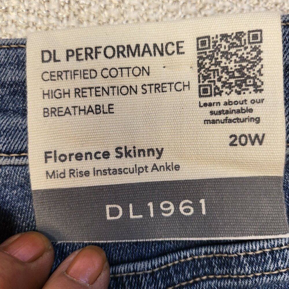 DL1961 Women's Skinny Ripped Jeans Mid Rise Stretch Denim Size 20W NWT - Picture 14 of 16